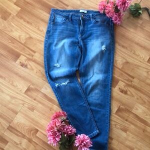 KENSIE size 8 midrise medium wash straight leg distressed jeans plain po…